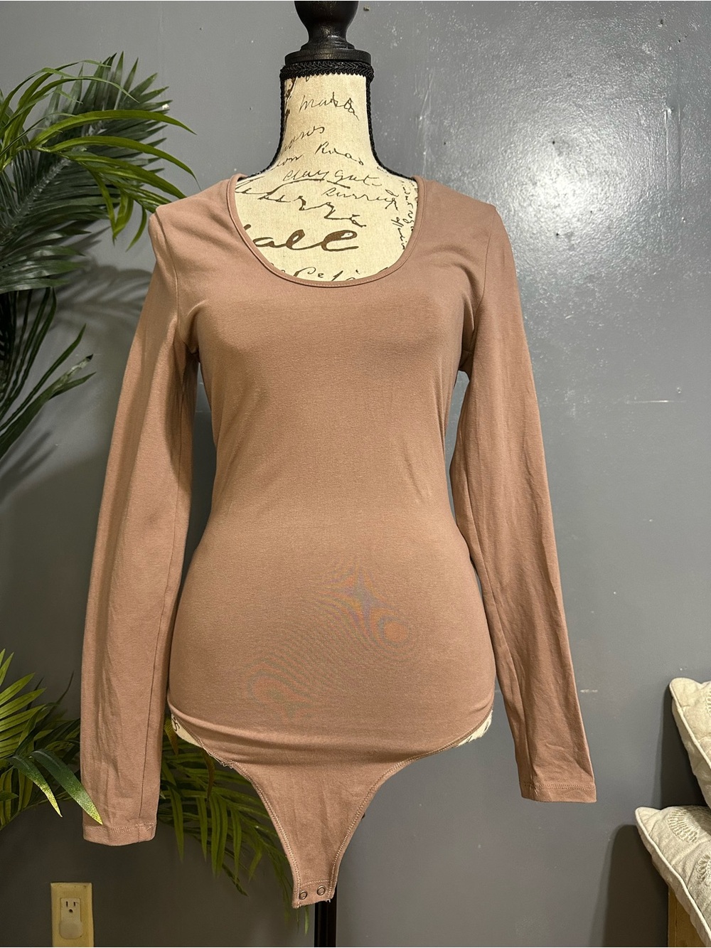 Abercrombie & Fitch Long Sleeve Scoop Neck Bodysuit - Mauve